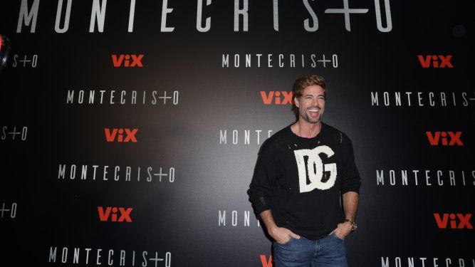 William Levy posa durante el estreno en Miami de la serie Montecristo.&nbsp;