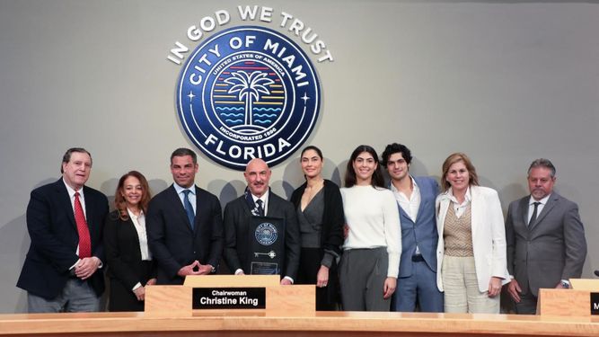 El coleccionista y promotor de arte Gary Nader recibe las Llaves de la Ciudad de Miami.&nbsp;