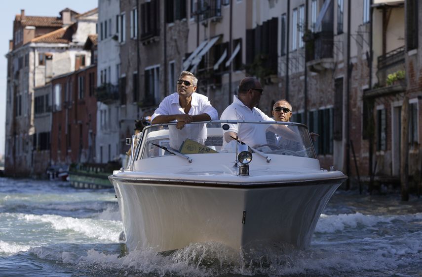 El actor George Clooney llega una lancha taxi a Venecia, Italia, para el Festival Internacional de Cine de Venecia, en esta foto de archivo del 25 de agosto del 2018.&nbsp;