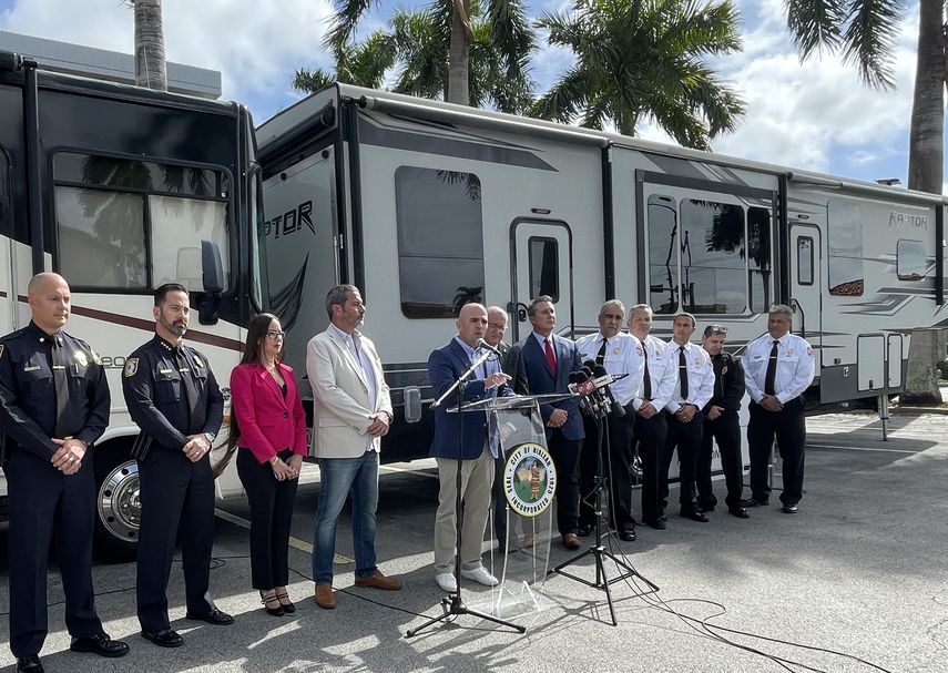 Jesús Tundidor patrocinó la ordenanza para limitar el uso ilegal de tráileres en Hialeah. Jesús Tundidor patrocinó la ordenanza para limitar el uso ilegal de tráileres en Hialeah.