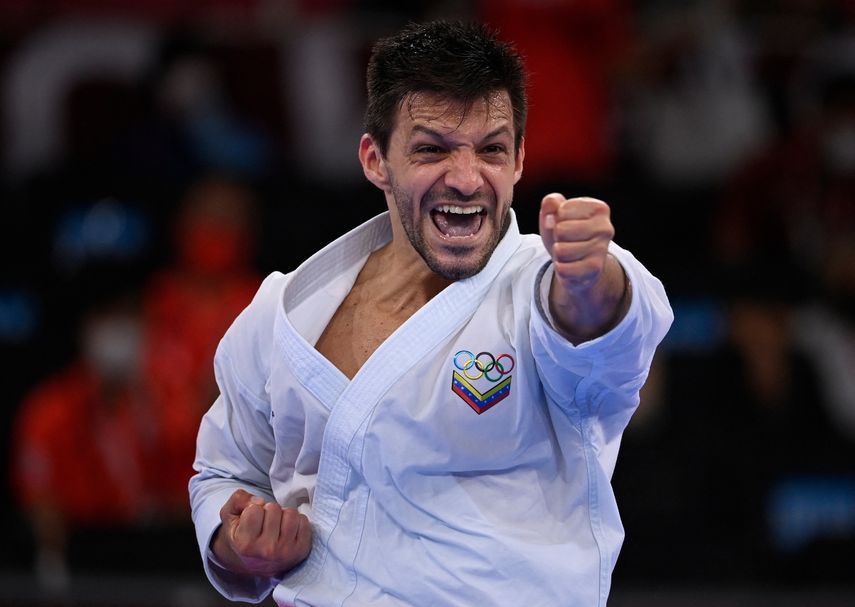 El venezolano Antonio José Díaz Fernández se presenta en la ronda de clasificación de kata masculino de la competencia de kárate durante los Juegos Olímpicos de Tokio 2020