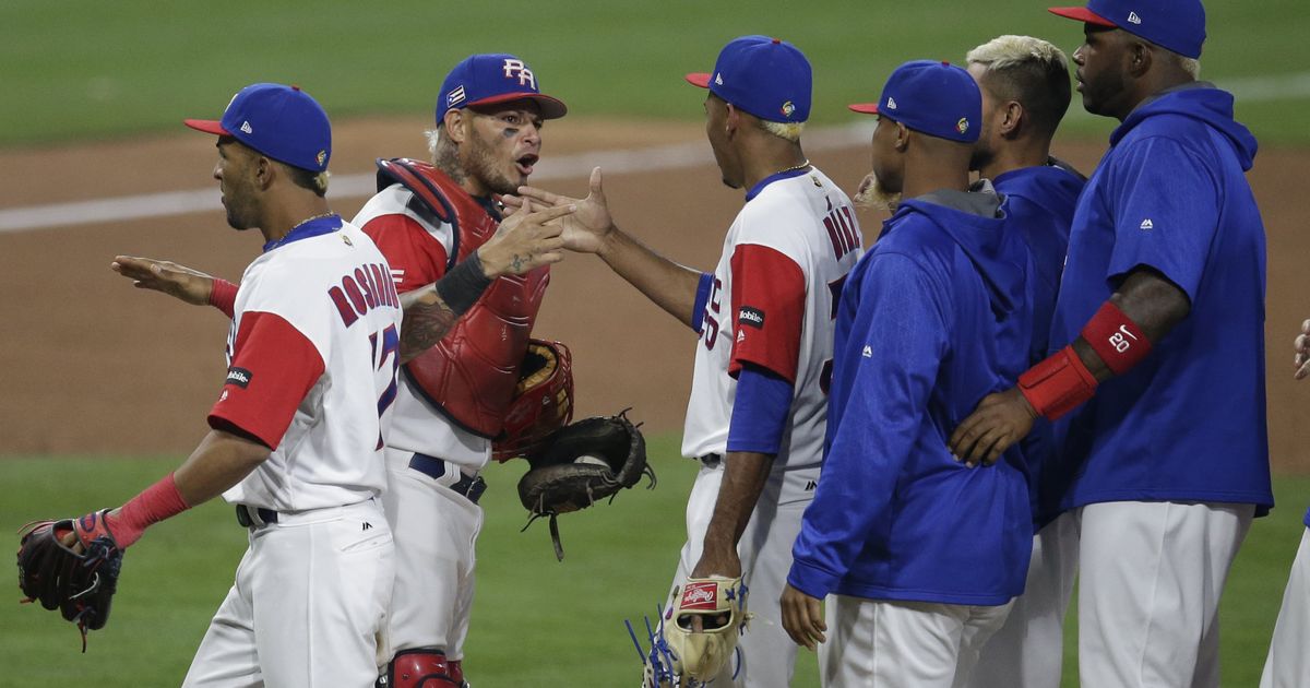 Yadier Molina sigue a la espera de la escuela que le compró al