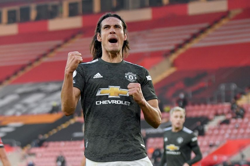 El delantero uruguayo Edinson Cavani celebra tras anotar el segundo gol del Manchester United en la victoria de 3-2 sobre Southampton por la Liga Premier inglesa, el domingo 29 de septiembre de 2020, en Southampton.