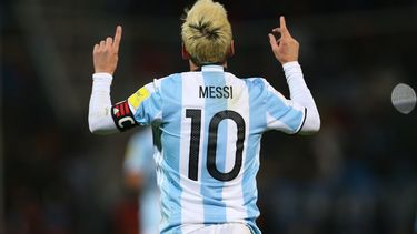 Lionel&nbsp;Messi festeja tras convertir un gol ante Uruguay&nbsp; en el estadio Malvinas Argentinas de Mendoza