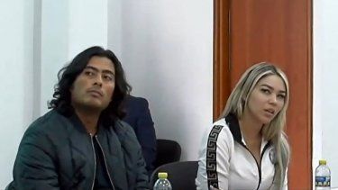 Nicolás Petro, hijo del presidente Gustavo Petro, y su exesposa Day Vásquez, detenidos en la fiscalía.