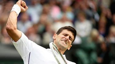 Djokovic ganó la Copa Masters de Londres luego de que Federer no pudiese jugar por lesión (EFE)