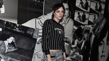 La actriz estadounidense Kristen Stewart asiste al desfile de la colección Primavera-Verano 2023 de Chanel Womenswear durante la Semana de la Moda de París el 4 de octubre de 2022.