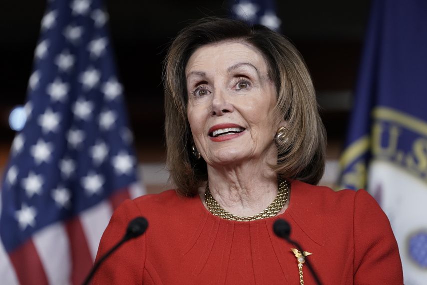 La presidenta de la C&aacute;mara de Representantes Nancy Pelosi se re&uacute;ne con los periodistas en el Capitolio, Washington, el jueves 19 de diciembre de 2019.&nbsp;