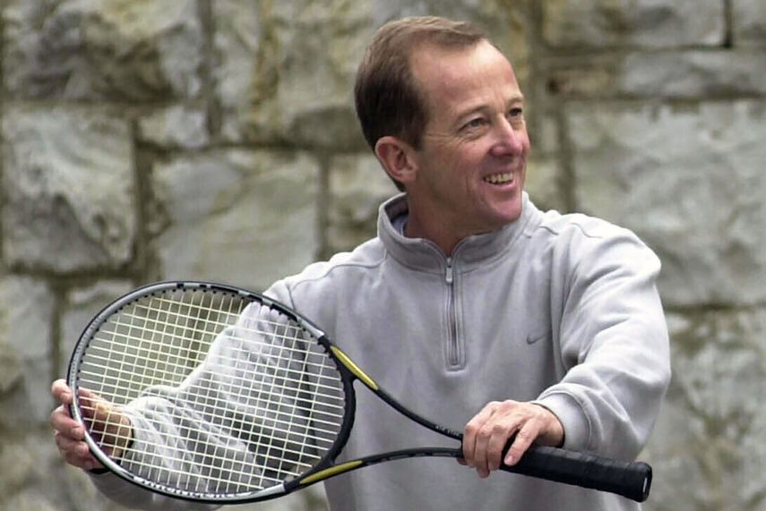 En esta foto del 16 de abril de 2001, el entrenador de tenis australiano Bob Brett en Split, Croacia. Brett, quien fue el entrenador de Boris Becker, Goran Ivanisevic y Marin Cilic, ha fallecido
