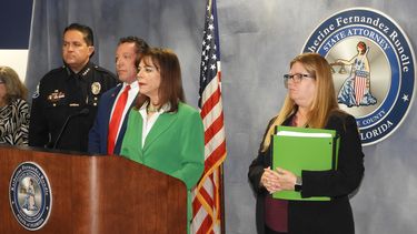 Katherine Fernández-Rundle, fiscal estatal de Miami-Dade, en rueda de prensa.