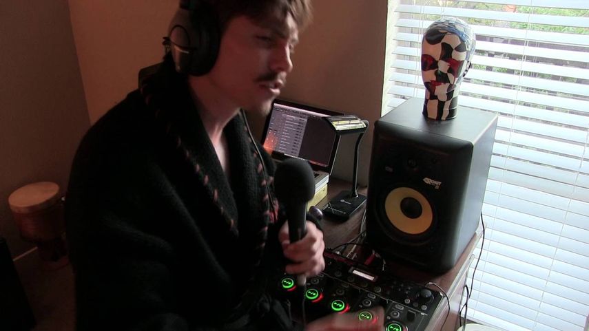 El artista de m&uacute;sica electr&oacute;nica Marc Rebillet har&aacute; una gira drive-in en formato autocine por Estados Unidos.