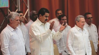 Nicolás Maduro en el acto de apoyo que le organizara Raúl Castro el 10ABR17 en La Habana.