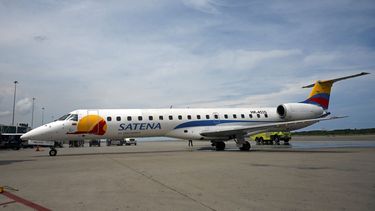Un avión de Satena Airlines, que cubría la ruta Bogotá-Caracas, es fotografiado a su llegada al Aeropuerto Internacional Simón Bolívar en Maiquetía, estado de La Guaira, Venezuela, el 9 de noviembre de 2022. Un avión comercial con 15 personas a bordo desapareció en Colombia, cerca de la frontera con Venezuela, informó la aerolínea estatal Satena el 28 de enero de 2025.