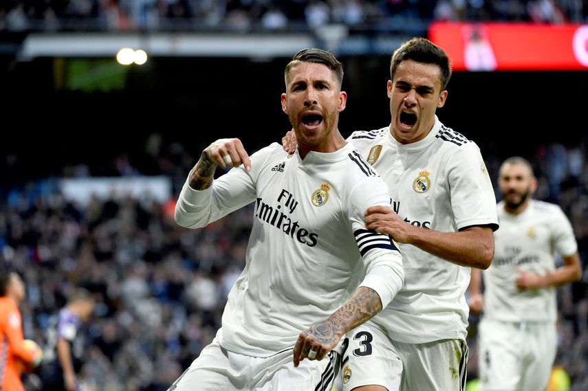 El capitán Sergio Ramos, tras escuchar pitas durante gran parte del encuentro, celebró con euforia el tanto que convirtió desde el punto penal a pocos minutos del final.
