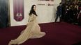 Rachel Zegler, del elenco de The Hunger Games: The Ballad of Songbirds & Snakes, camina por la alfombra roja de la película en Los Ángeles el lunes 13 de noviembre de 2023, en el Teatro Chino TCL.