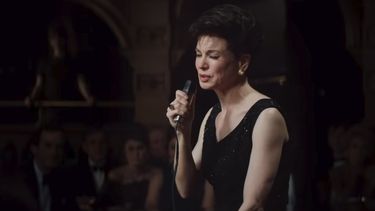 La cinta esta dirigida por Rupert Goold y cuenta con un guion escrito por Tom Edge.