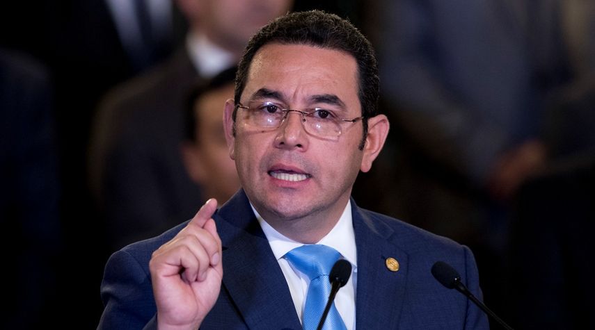 En esta foto de archivo del 7 de enero de 2019, el presidente de Guatemala, Jimmy Morales, da una declaración en el Palacio Nacional en Ciudad de Guatemala