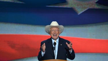 El presidente de Estados Unidos, Joe Biden, designó el martes al experimentado político Ken Salazar como embajador en México,