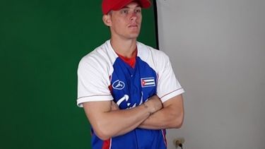 Pelotero cubano Cesar Prieto firmó con los Orioles de Baltimore y ya es una promesa desde Clase A