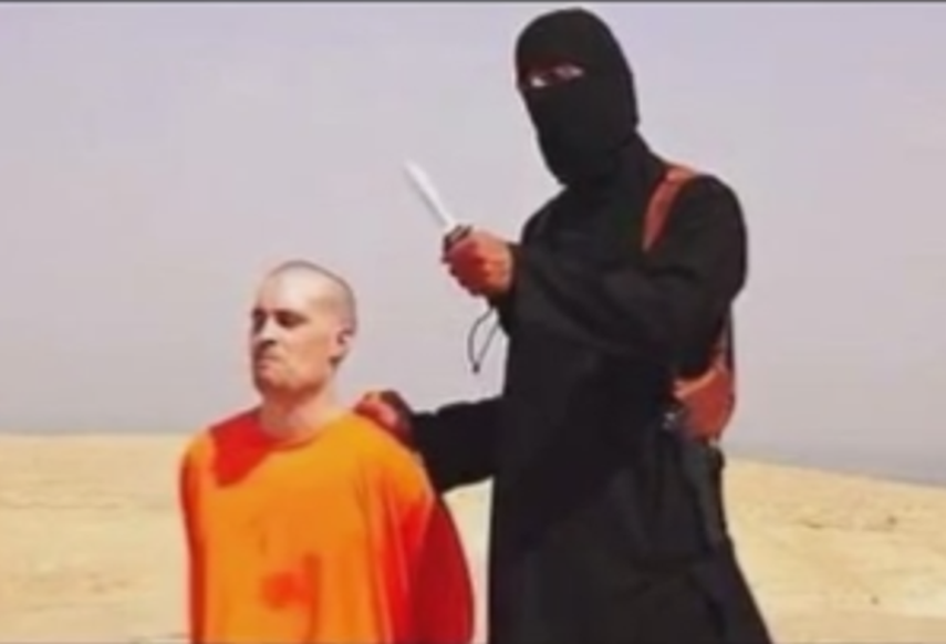 Se trata del joven londinense Mohammed Emwazi, quien estaría detrás de la muerte del periodista estadounidense James Foley. (Foto: captura de Youtube)
