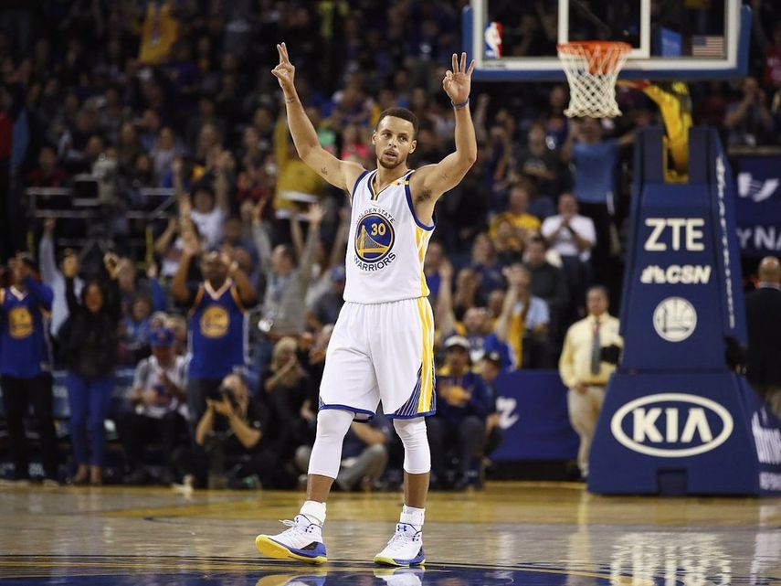 Curry se convirtió hace poco en el octavo jugador que logra los 2.000 triples en la NBA.