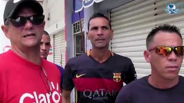 Captura de video que muestra a cuatros de los migrantes cubanos que han denunciado extorsiones ante las autoridades mexicanas.&nbsp;