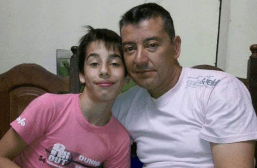 Fausto Palavecino, junto a su padre. El joven de 16 años es la primera víctima en Argentina del juego de la Ballena Azul.