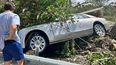 Un vehículo afectado por el huracán en Bonita Springs. Un vehículo afectado por el huracán en Bonita Springs.