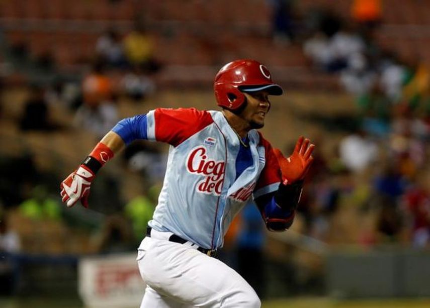 Yulieski y su hermano, Lourdes Gourriel, desertaron en República Dominicana tras finalizar la Serie del Caribe. (EFE)