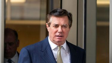 Paul Manafort, exjefe de campaña de Donald Trump, es visto a la salida del Tribunal Federal de Washington DC.