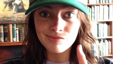 Margot Robbie luce su cabello castaño. (WHO SAY)