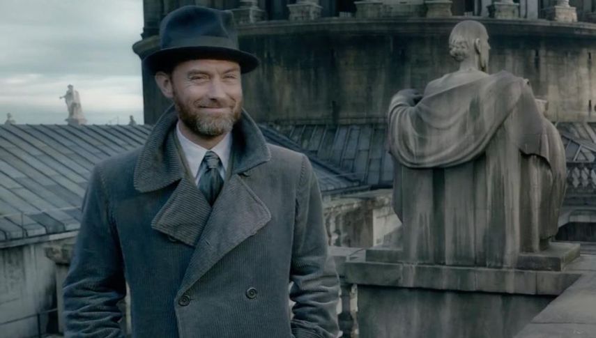 El ingles interpreta en sus años jóvenes al profesor Albus Dumbledore.