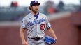 Trevor Bauer, abridor de los Dodgers de Los Ángeles, labora ante los Gigantes de San Francisco en el juego del 21 de mayo de 2021.