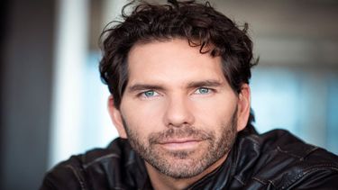 El actor y activista mexicano Arap Bethke.
