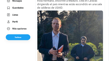 Captura de pantalla de un post de la cuenta&nbsp;@MaxBlumenthal, donde se le observa junto al dictador Nicol&aacute;s Maduro.