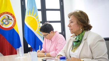 La canciller colombiana, Rosa Yolanda Villavicencio, será sometida a investigación disciplinaria en el caso de la fabricación de pasaportes. La investigación de la Fiscalía incluye a otros funcionarios