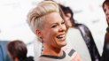 En una foto de archivo del 10 de diciembre de 2013, la cantante Pink llega a los premios Billboard Women in Music Awards en Nueva York. En una foto de archivo del 10 de diciembre de 2013, la cantante Pink llega a los premios Billboard Women in Music Awards en Nueva York.