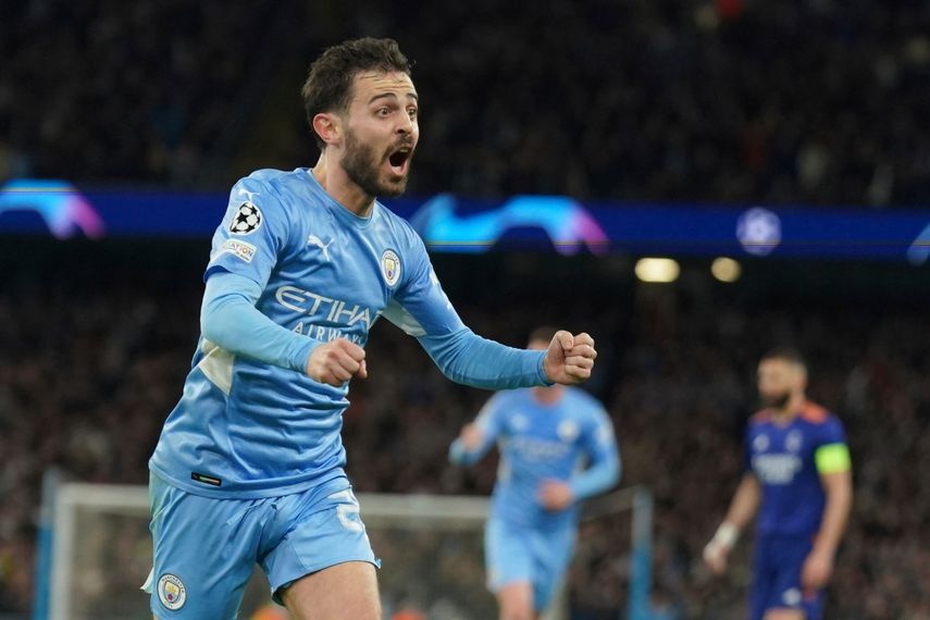 Bernardo Silva del Manchester City celebra tras anotar el cuarto gol ante el Real Madrid en la ida de la semifinal de la Champions League, en el estadio Etihad, el 26 de abril de 2022.
