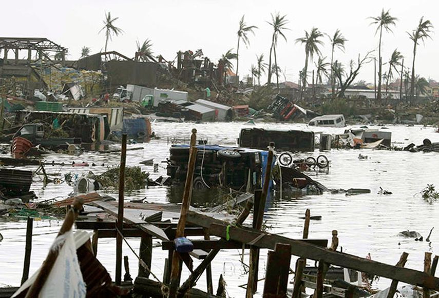 La cifra de muertes en Filipinas por uno de los tifones más fuertes que se hayan registrado rebasó los 5.000, y es probable que aumente más, dijeron ayer las autoridades. (AP)