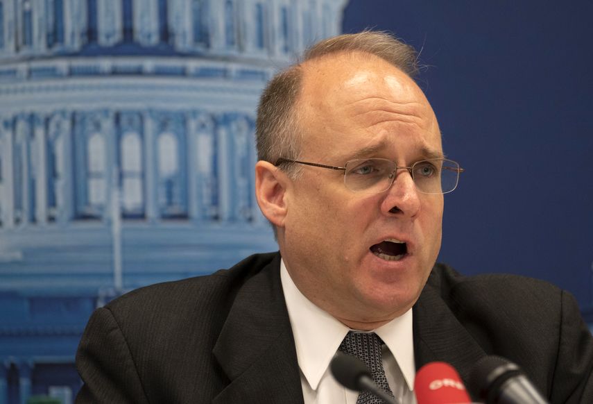 En esta foto de archivo, Marshall Billingslea, enviado presidencial especial de Estados Unidos para el control de armas, habla durante una conferencia de prensa el 23 de junio de 2020 en Viena después de que Estados Unidos y Rusia se reunieran para conversar sobre su último gran acuerdo sobre armas nucleares.&nbsp;