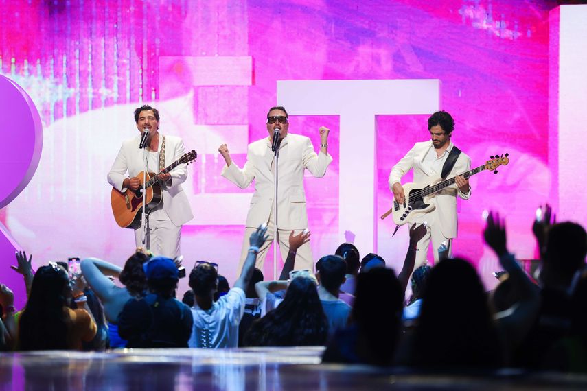 La agrupación Reik se presenta en la edición 21 de Premios Juventud desde el Coliseo de Puerto Rico José Miguel Agrelot, el 25 de julio de 2024.
