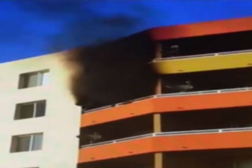 El edifico permanece sin servicio eléctrico por el momento (Cortesía)