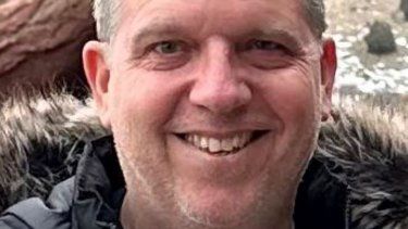 Esta fotografía sin fecha de 2024, cortesía de la familia de Alejandro González, lo muestra en Denver, Colorado. El expiloto de avión de combate venezolano encarcelado en Venezuela en febrero de 2024.