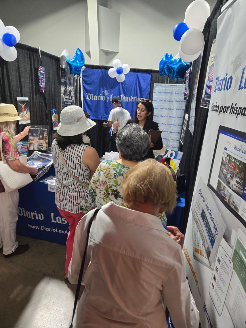 El stand de Diario Las Américas en el 25 aniversario de Cuba Nostalgia.