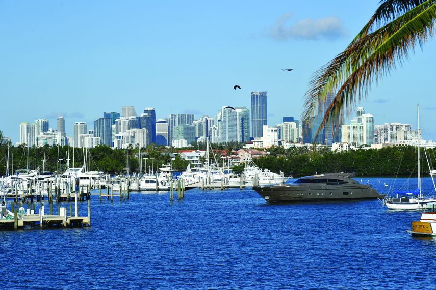 Un informe de American Institute of Architects reafirma que el centro urbano de Miami ostenta la tercera mayor concentración de rascacielos en Estados Unidos, sólo después de Nueva York y Chicago.