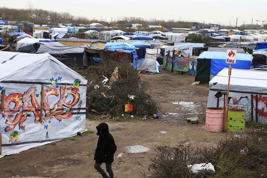 El Gobierno francés inició este miércoles el realojo de los 1.500 menores que malvivían en el campamento