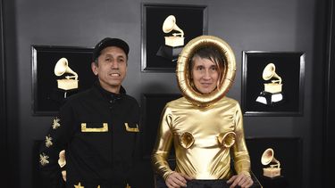 duo aterciopelados lanza version en vivo de el dorado