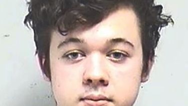 Kyle Rittenhouse, el adolescente acusado de matar a dos personas en protestas en Wisconsin contra el abatimiento de un hombre negro por parte de policías. Foto tomada en Kenosha, Wisconsin el 30 de octubre del 2020, facilitada por el Departamento de Policía de Kenosha.