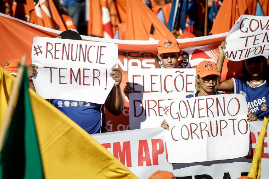 La manifestación fue convocada por sindicatos que inicialmente protestarían sólo contra reformas de corte liberal impulsadas por el Gobierno