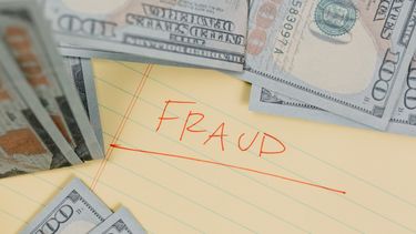 Es posible que los estafadores se esfuercen mucho, pero los consumidores que están alerta e informados pueden detenerlos en seco